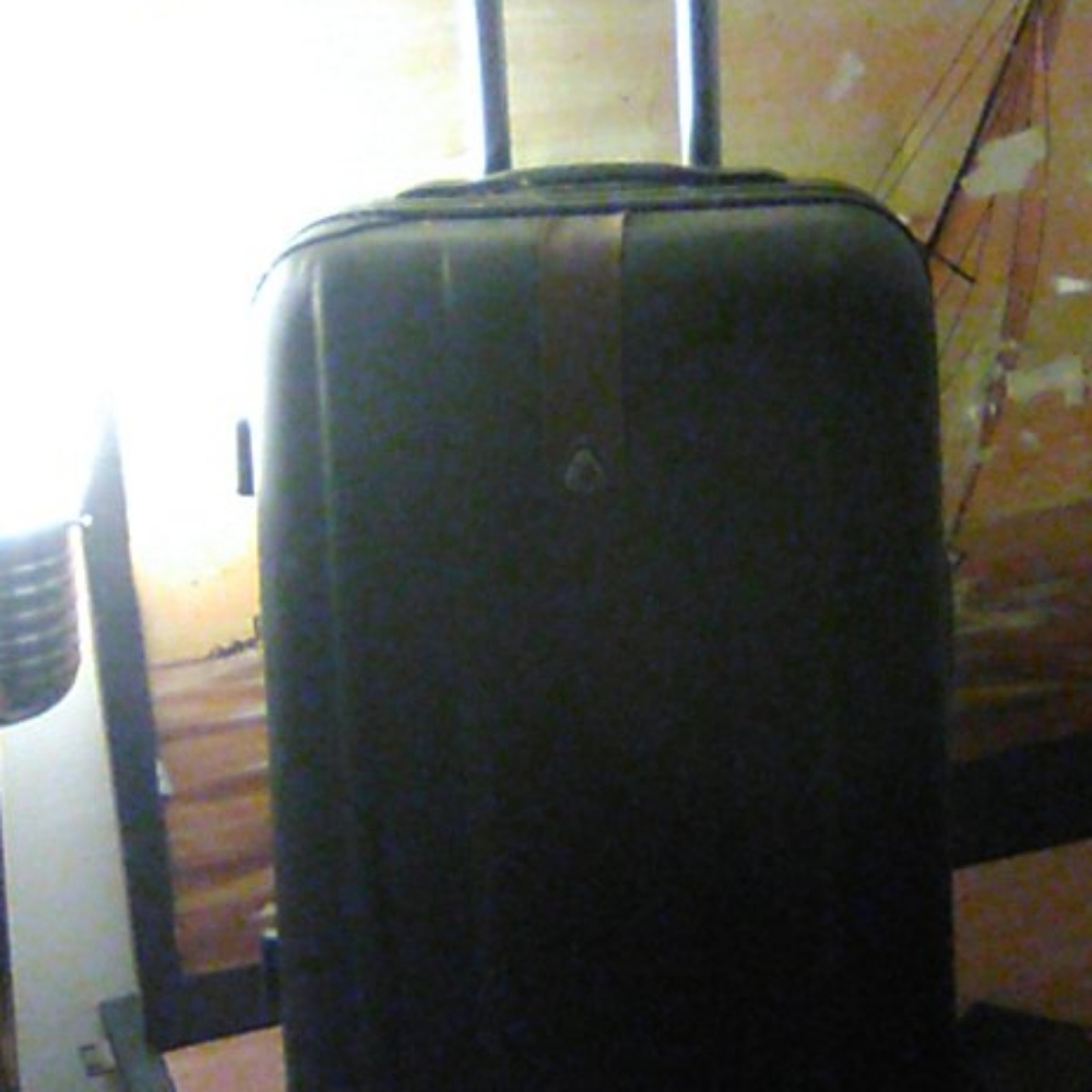 Scotts of stow hard siut case w handle n wheels
